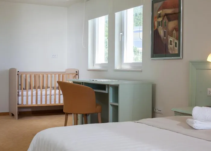 Lukic マカルスカ